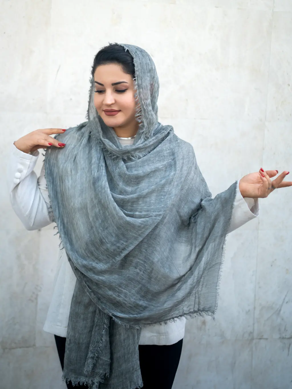 شال کنفی میله ای طوسی پر رنگ